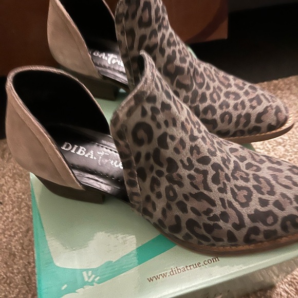 Leopard Print Ankle Booties - Picture 3 of 7